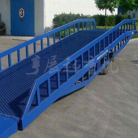 城阳货梯生产厂讲解登车桥的作用